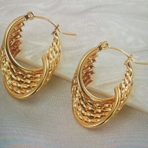 Elegant Gold Hoop Earrings
